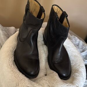 Frye Anna Short Light Tan Leather Pull On Comfy Casual Low Heel Ankle Booties